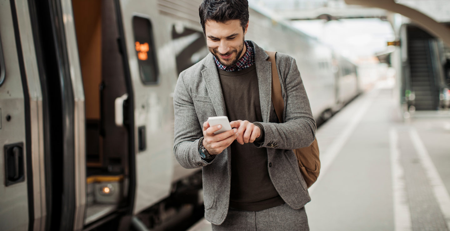 application mobile de billets de train sur smartphone