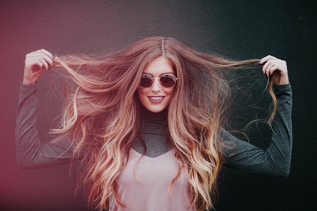 cheveux longs et lisses